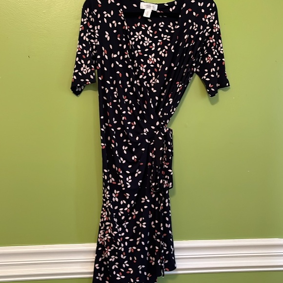 EUC Motherhood Maternity Elbow Sleeve Wrap Dress - Picture 5 of 7